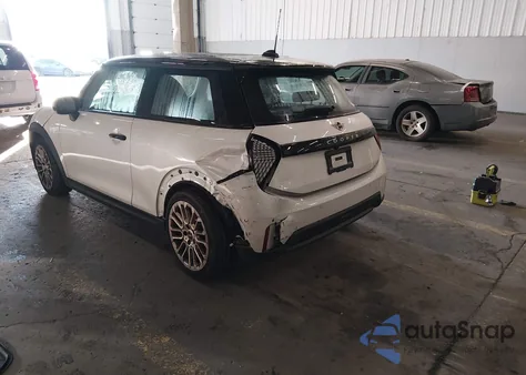 2025 Mini Hardtop Cooper z USA, uszkodzony, nr VIN WMW13GD02S2X04672